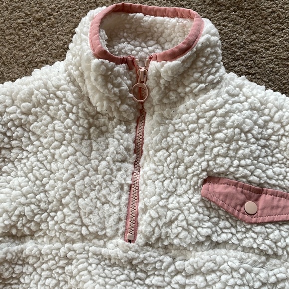 Fuzzy fleece pullover - Picture 2 of 2